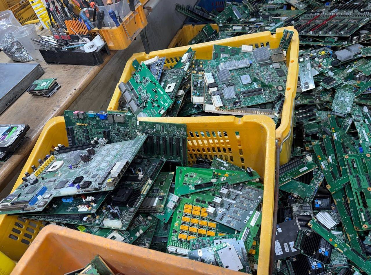 photo_5251633581895917922_y Circuit Boards Scrap High & Medium Grade PCB E-Waste - Image 1